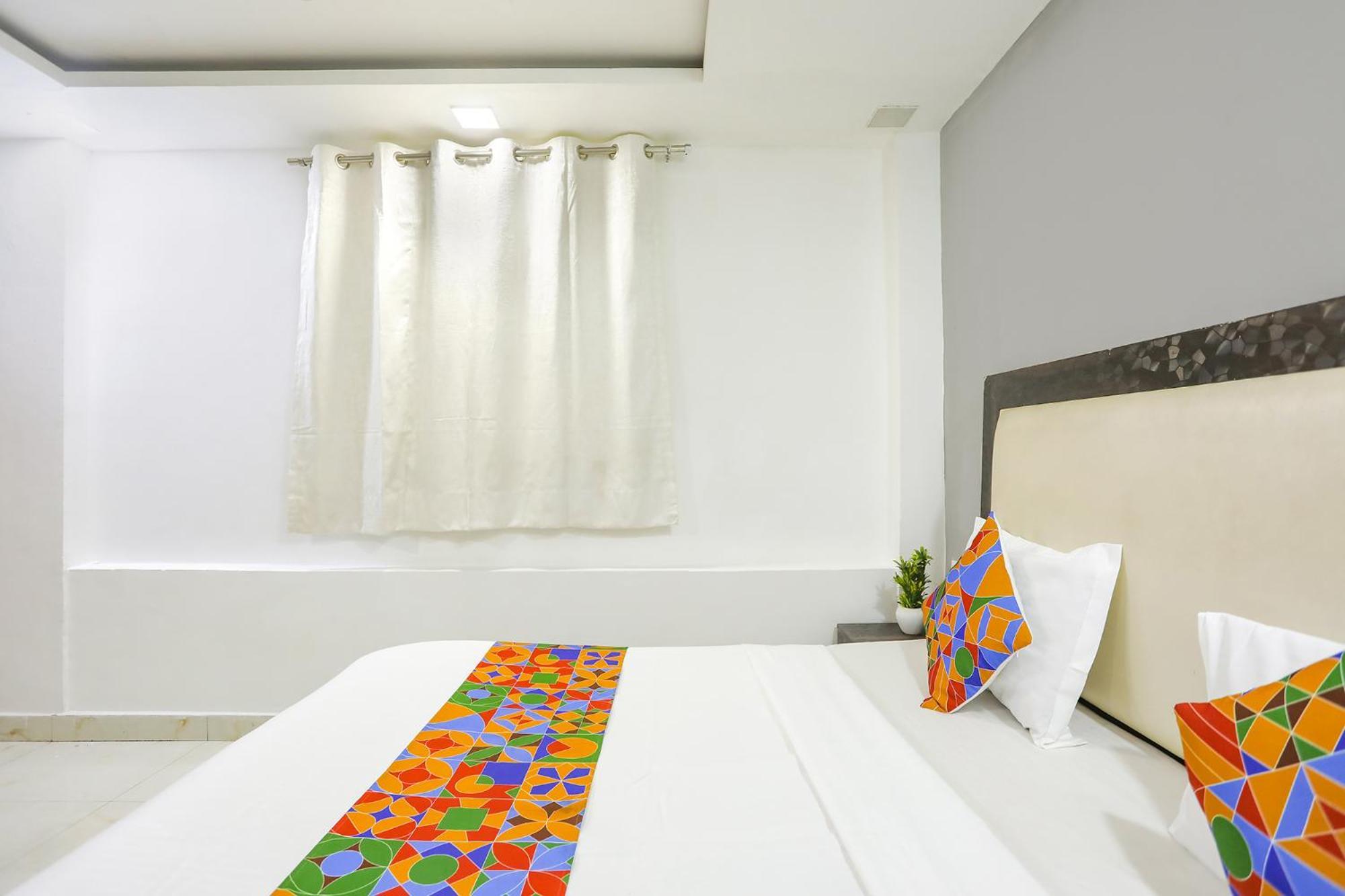 Fabexpress The Arrow Hotel Ню Делхи Екстериор снимка