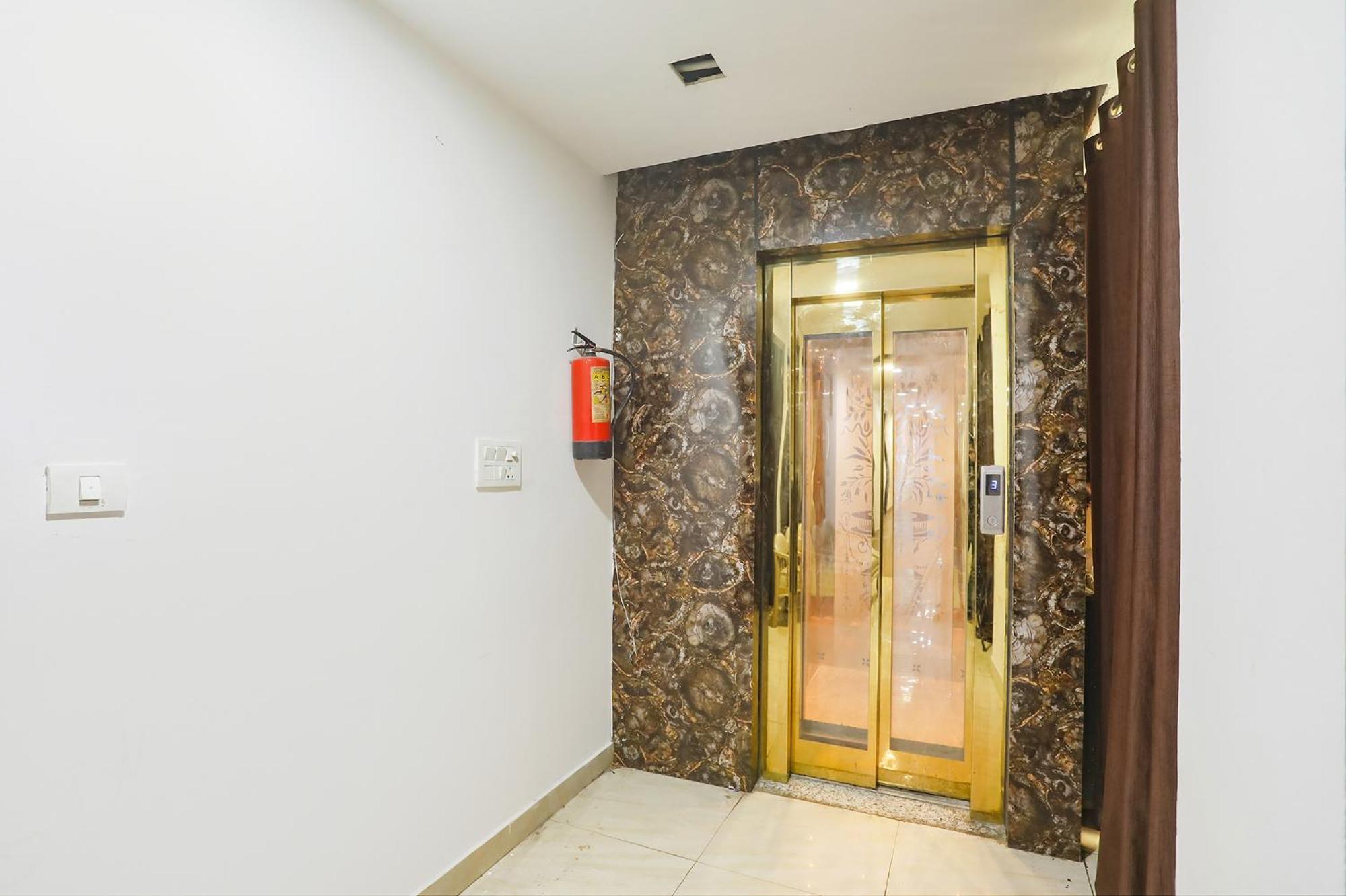 Fabexpress The Arrow Hotel Ню Делхи Екстериор снимка